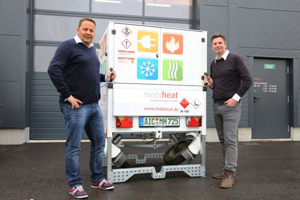 Andreas Lutzenberger, Helmut Schäffer und eine mobile Heizzentrale von mobiheat.