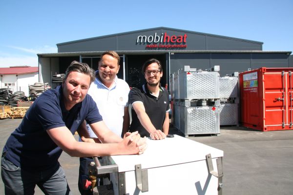 Christian Chymyn, Andreas Lutzenberger, Helmut Schäffer und eine mobile Heizzentrale von mobiheat.