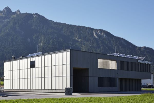 Das Firmengebäude des Naturkosmetik-Unternehmens Aromapflege aus Tirol.