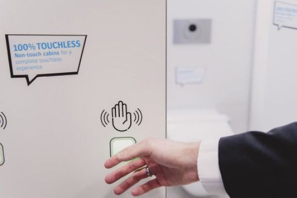 Die meisten Infektionskrankheiten werden über die Hände übertragen. Das komplett berührungslose Nutzen des „Digitalen Waschraums“ vermindert diesen Weg der Ansteckung deutlich. 