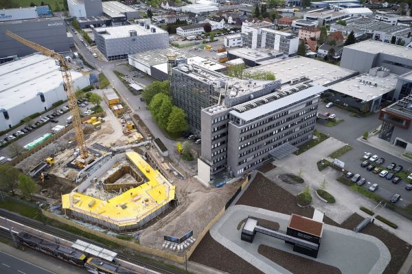 Luftbild der Grundsteinlegung für den Schüco One Neubau.