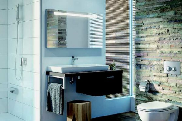 Die Badkollektion „Conforma“ von VitrA Bad umfasst fünf WCs sowie  zwei Waschtische.
