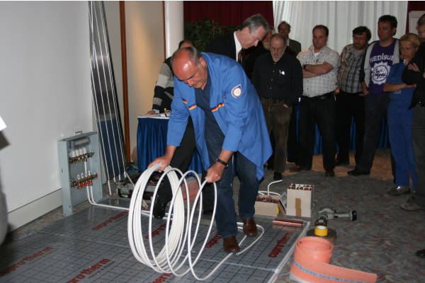 ImagebildFußbodenheizung – Verarbeitung: Vöhringen/Iller, 22.02.-23.02.2018 ImagebildFußbodenheizung – Verarbeitung: Vöhringen/Iller, 22.02.-23.02.2018