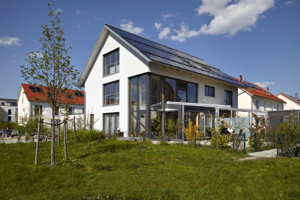 Imagebild"Wohnen und Leben mit der Sonne – der Weg zum möglichst energieautarken Haus": Herten, 16.02.2018 Imagebild"Wohnen und Leben mit der Sonne – der Weg zum möglichst energieautarken Haus": Herten, 16.02.2018